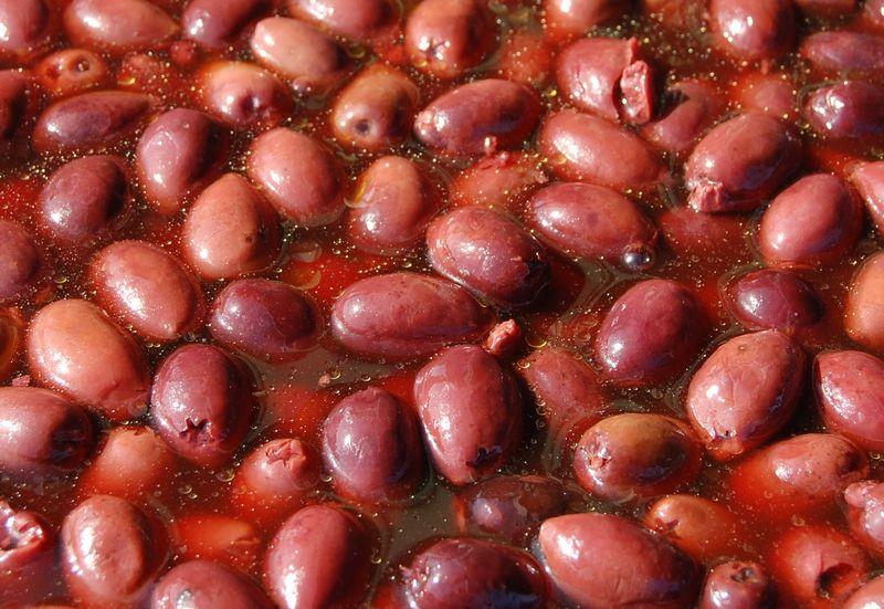 Donkere ontsteinde olijven in pekel, biologisch, inhoud 5,5 kg, ATG 3,0 kg